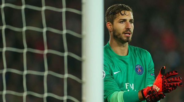 footmercato's tweet photo. C'est la mi-temps au Parc des Princes où le PSG mène 2-1 face à l'OL. Trapp a commis une nouvelle erreur #PSGOL https://t.co/lXOamLmjYh
