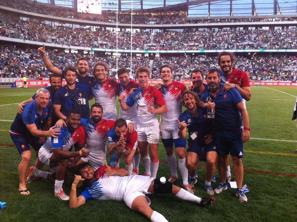 Jolaugel7's tweet photo. 3ème place au tournoi de @CapeTown7s, super état d'esprit tout au long de la compétition! #Espritbleu #team 🇫🇷👍🏽🏉 https://t.co/RMxARDDvDV
