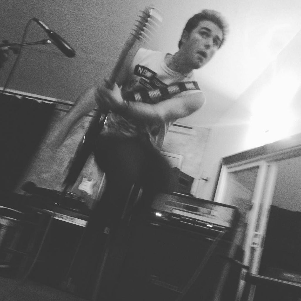 Almost_July's tweet image. Sunday band practice! #playitloud #flyingskippy what's the #almostsquad up to?