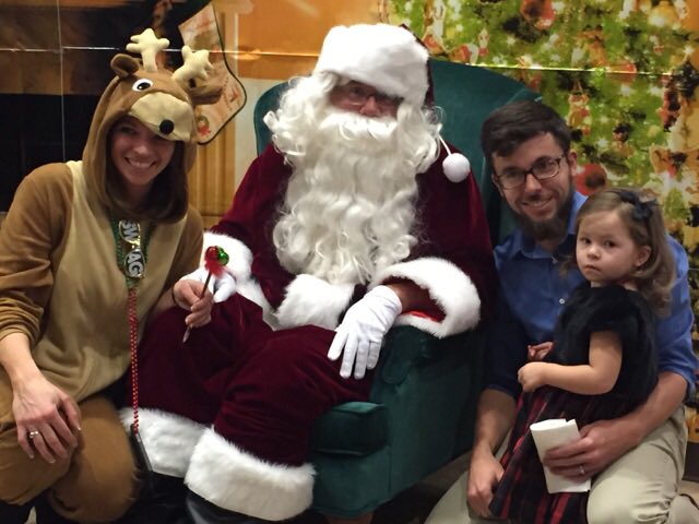 evv_cc's tweet photo. Saint Nick and the 9th tiny reindeer @Awaggs22 posing with @teejayraygun2 and his little one #SantaSpam https://t.co/798VfaWIPB