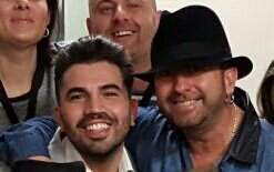 CarlosBarrio4's tweet photo. Con mi selu @elbarrioficial ! Momentos previos a #Esencia en Málaga !! https://t.co/4KD2pSgHwz