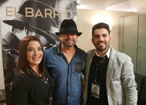 CarlosBarrio4's tweet photo. Con mi selu @elbarrioficial ! Momentos previos a #Esencia en Málaga !! https://t.co/4KD2pSgHwz