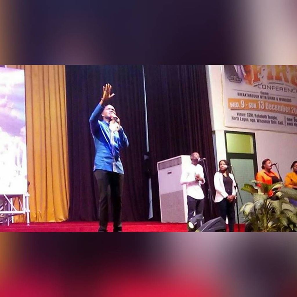 XtianEventsgh's tweet photo. eugenezuta leading us to heaven โบโบ
#remembernowconcert
#GHCE https://t.co/QWEGBNFOO7 #GHCE https://t.co/DylrT9xoX8 #GHCE #GHCELive