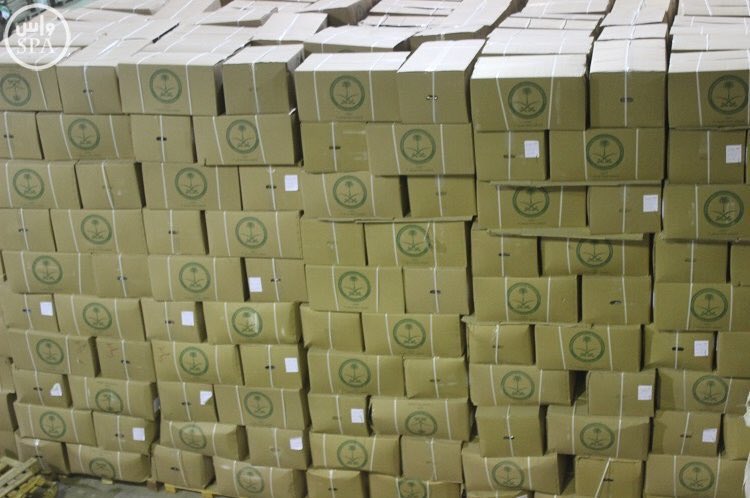 AJELNEWS24's tweet photo. #الحملة_الوطنية_السعودية توفر أكثر من 178 ألف قطعة شتوية للاجئين السوريين في #لبنان.

.
#السعودية 
- https://t.co/y3KR878z8v