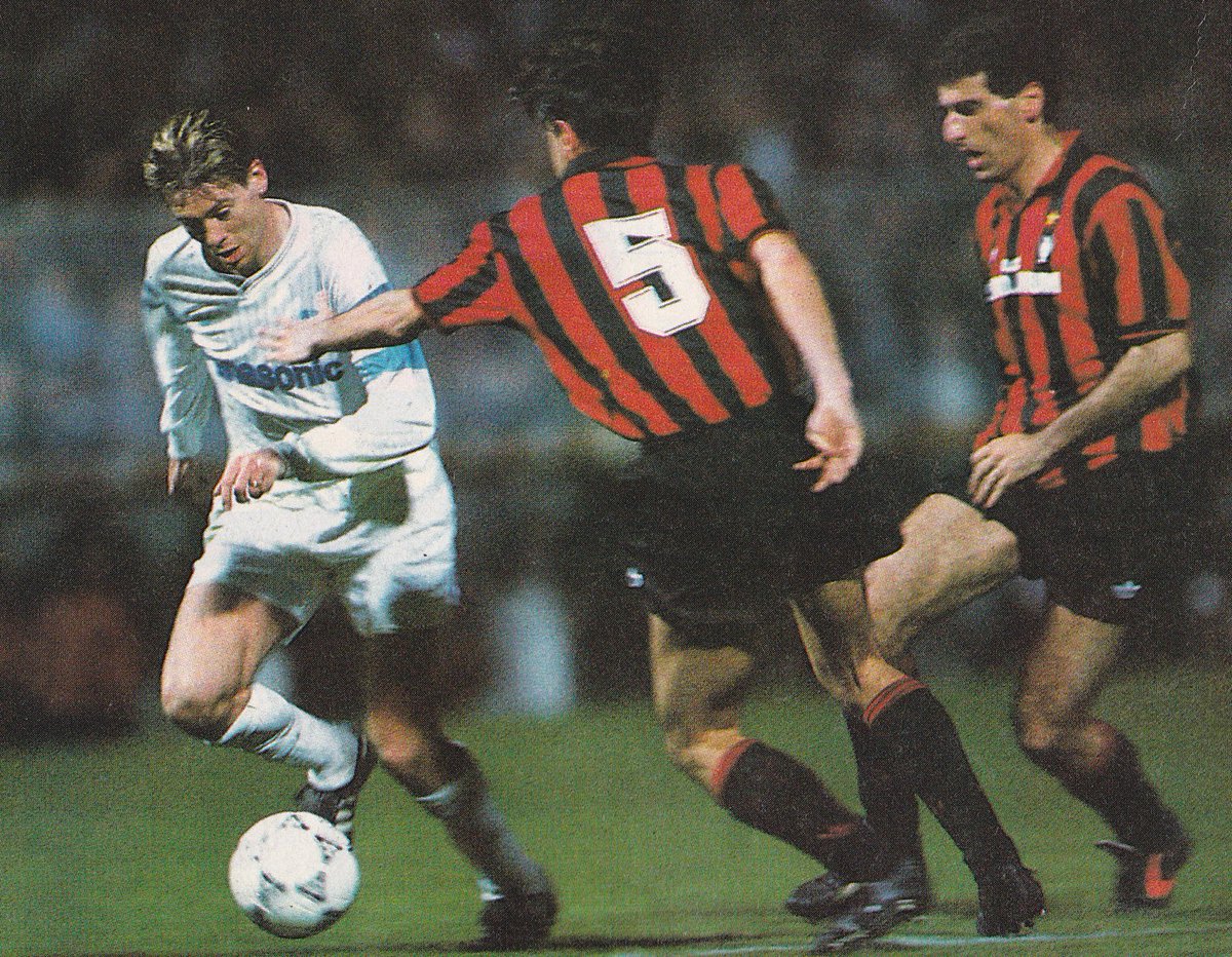 1990-91 : C1 <a href="/OM_Officiel/">Olympique de Marseille</a> - <a href="/acmilan/">AC Milan</a> 1-0 #Waddle #Marseille #ACMilan @francefootball <a href="/AntiqueFootball/">The Antique Football</a> <a href="/OldFootball11/">OldFootballPhotos</a>