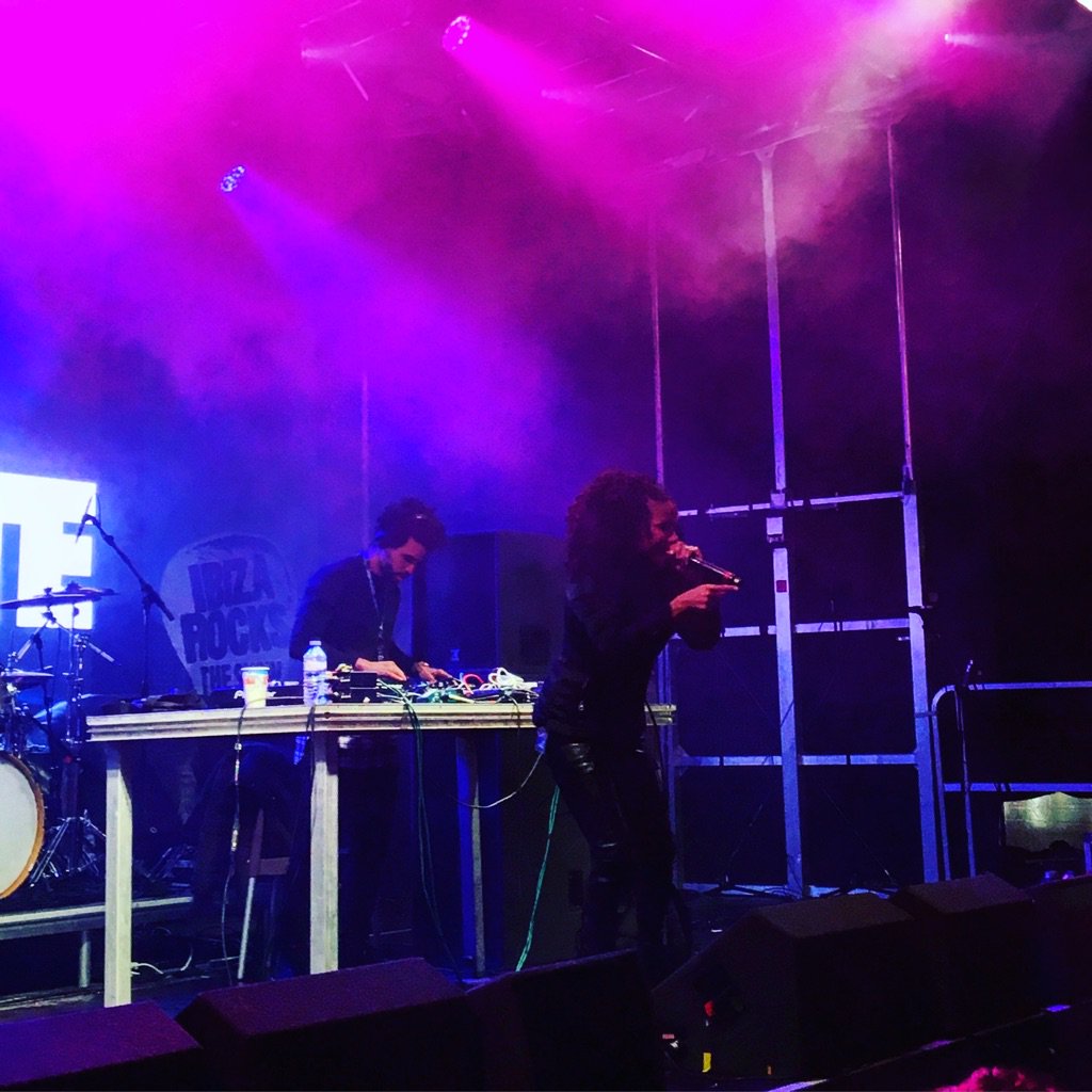 Ms Dynami-tee-heeeee takes to the stage!
#ibizarocks #ibizarocksthesnow <a href="/rise_festival/">Rise Festival</a>