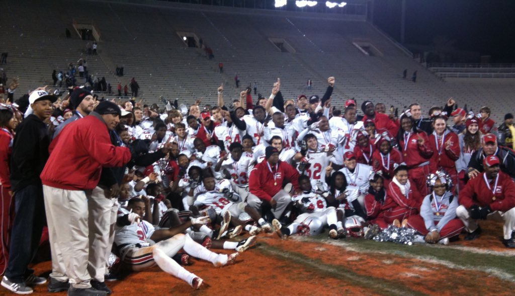 SPHSstallions's tweet photo. 🏈Stallion Football: The tradition continues... @SPHSBoosters @Bretjust1T @ChrisWRHI @FootballTownUSA @FootballSPHS https://t.co/7jqtqntS2Y