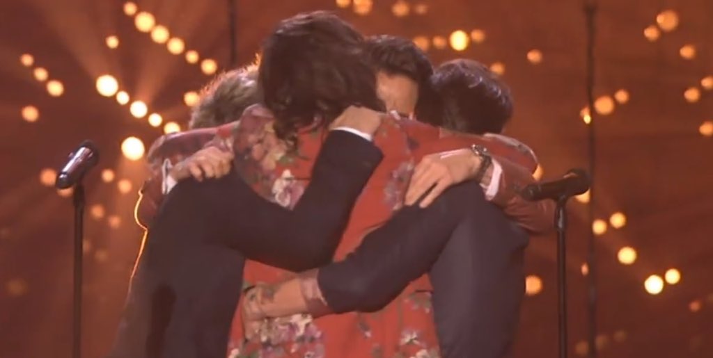 soonhaoss's tweet image. THE HELLO VS THE SEE YOU SOON 

July 2010 vs December 2015 

#ThisIsNotTheEndOfOneDirection