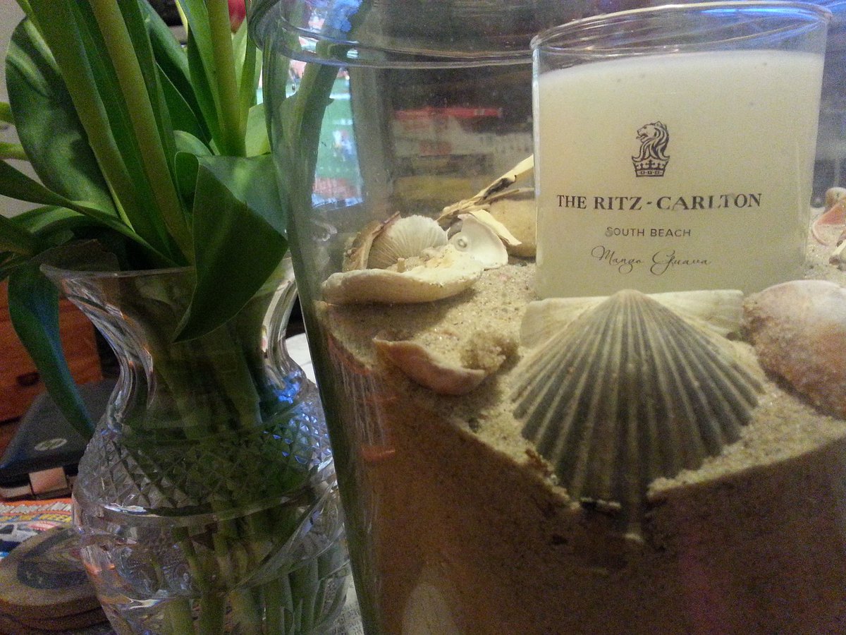 capecoddin's tweet photo. Reminiscing about my stay at @RCSouthBeach @RitzCarlton with my #MangoGuava candle @Marriott #MRpoints #RCmemories https://t.co/DlumnJkvq6