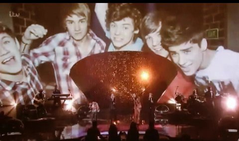 EveChenoweth's tweet photo. Esto es una de las cosas que me hicieron llorar 😖 #ThisIsNotEndOfOneDirection https://t.co/KpGL6w7eQt
