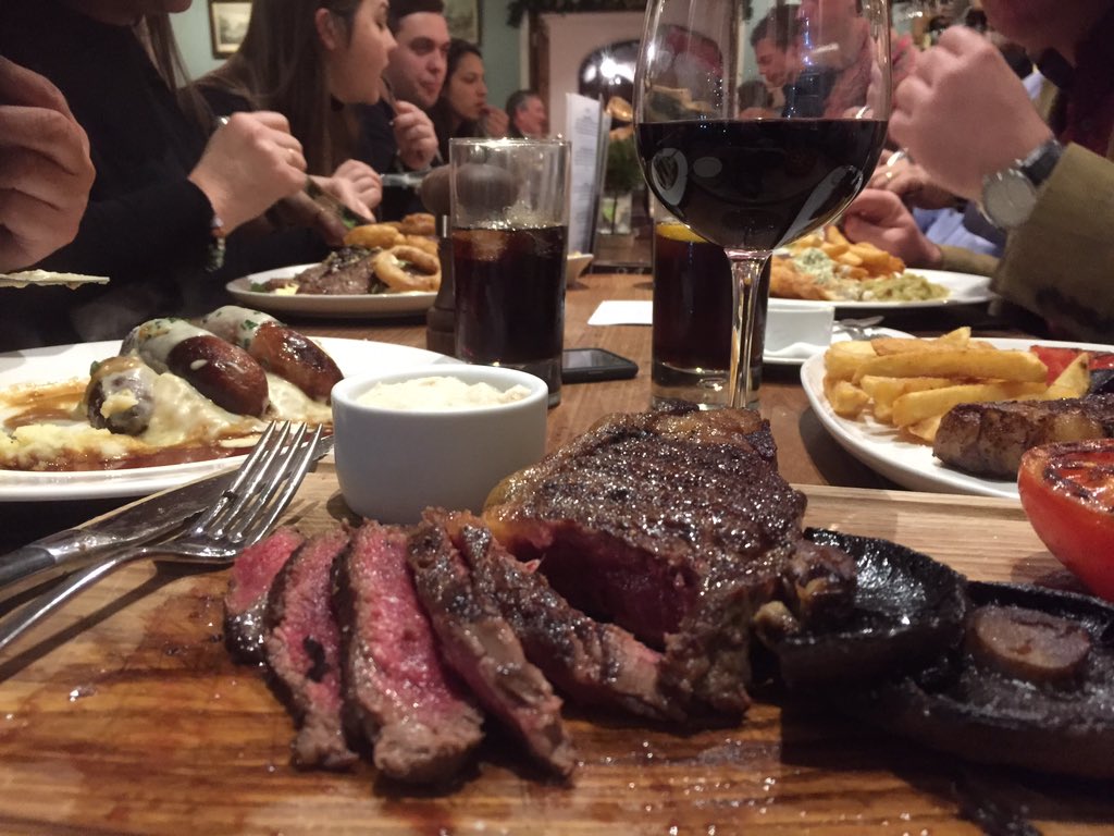 _Duncan_Thomas's tweet photo. Christmas Carols then steak and chips @INNATWHITEWELL with @JNC100 @Bleasers Christmas is coming!! #paradise #steak https://t.co/LvFWEBalXL