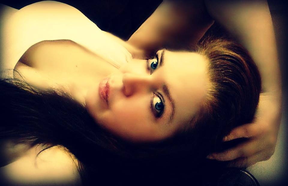 ChitownCari's tweet photo. Have an awesome #SundayFunday everyone! #feelingsexy #blueeyedbrunette #follow https://t.co/nFsWj5tWEj