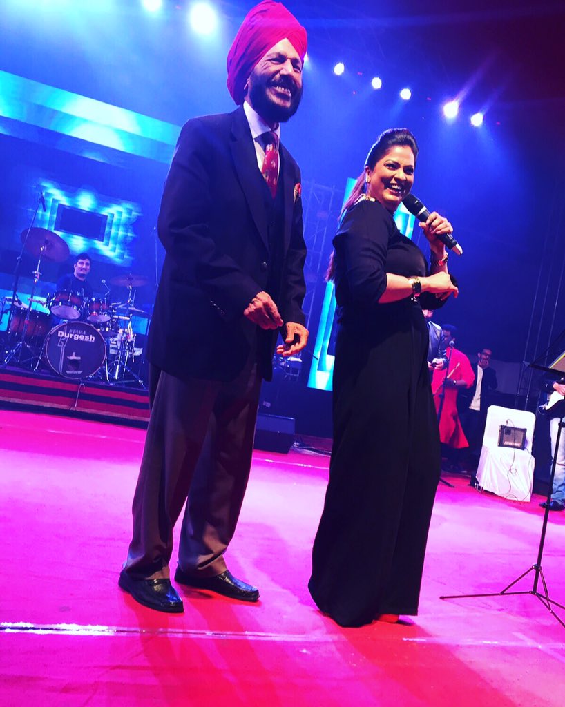 TheRichaSharma's tweet image. Shared the stage with the #livinglegend #milkhasingh Ji feeling blessed &amp;amp; #selfimoment on stage..I love you #indore😘