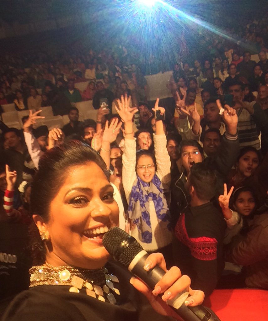 TheRichaSharma's tweet image. Shared the stage with the #livinglegend #milkhasingh Ji feeling blessed &amp;amp; #selfimoment on stage..I love you #indore😘