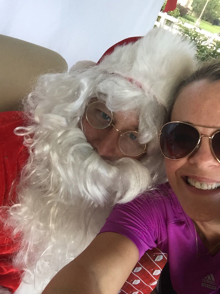 joycee1717's tweet photo. #runtampachristmas #santaselfie https://t.co/f7rDTBDkFq