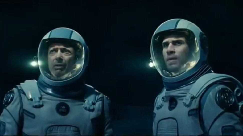 nerdist's tweet photo. The aliens return in first trailer for #IndependenceDay sequel: https://t.co/1Ka5nj2Y9v @FunctionalNerd https://t.co/QyUVfXDCM4