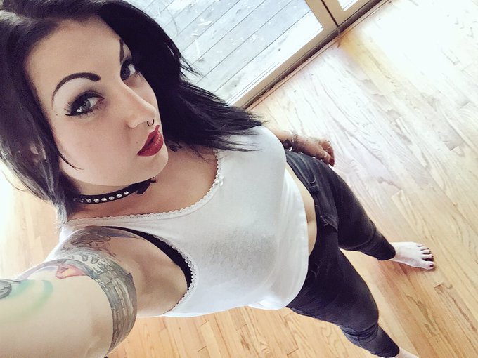So yesterday I got to work the Blazers Cup with #ShanesTea, &amp; today I get to bang @FarrahPaws for @NikkiHeartsx<a href="/tag/shanestea"class="tags"><span>#shanestea</span></a>