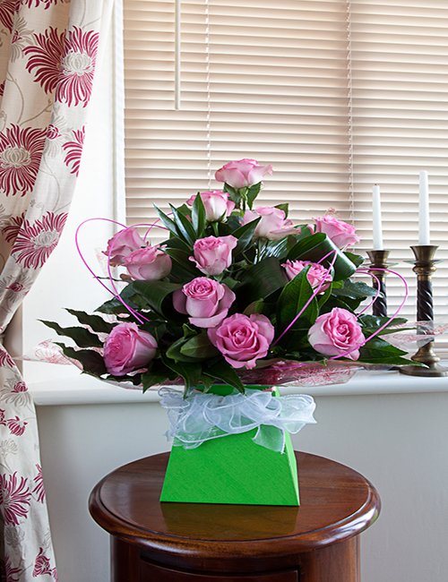 RealFloristsUK's tweet image. Stunning soft pink #roses, a change from the typical red... all arranged in floral foam, beautiful #florist #flowers