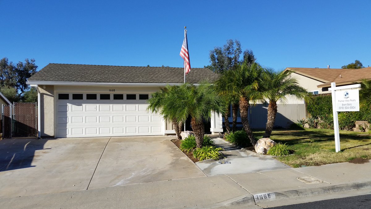 ParadisePestSD's tweet photo. #termitesandiego #Paradisepest #PcocSD #npma #realtors #sandiegorealtors Ask about a #termite inspection 6199382847 https://t.co/8nrKoplXbo
