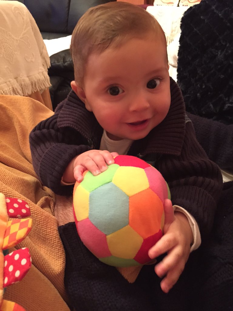 Por muy poco sacamos una sonrisa de los peques de casa y colaboramos con el rastrillo #assevilla <a href="/beacastroperez/">Beatriz Castro Pérez</a>