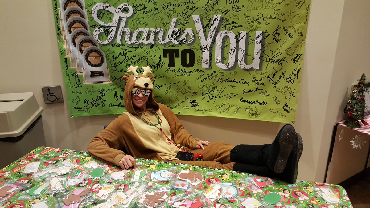 evv_cc's tweet photo. Last one from the #SantaSpam collection.  @Awaggs22 putting in work (joining in the #swagdeer games) https://t.co/OWBzfGMY4Q