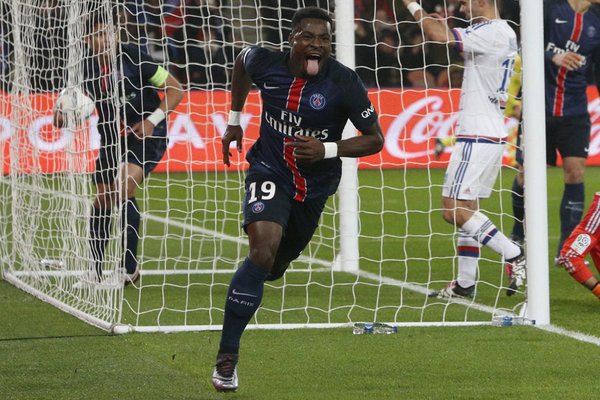 footmercato's tweet photo. Le PSG surclasse l'OL 5-1 grâce à des buts de Ibrahimovic, Aurier, Cavani et Lucas #PSGOL https://t.co/1RkOY3Wncn