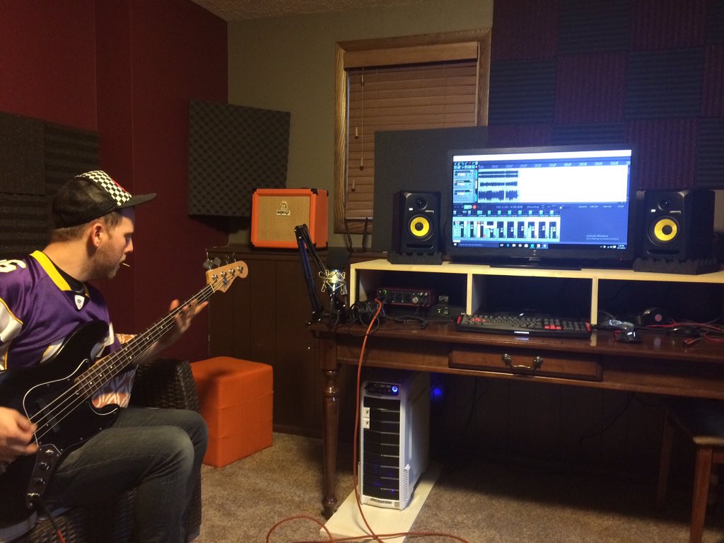 alegenduntold's tweet photo. Justin laying down bass DI's #alegenduntold https://t.co/wXswC5LEq0