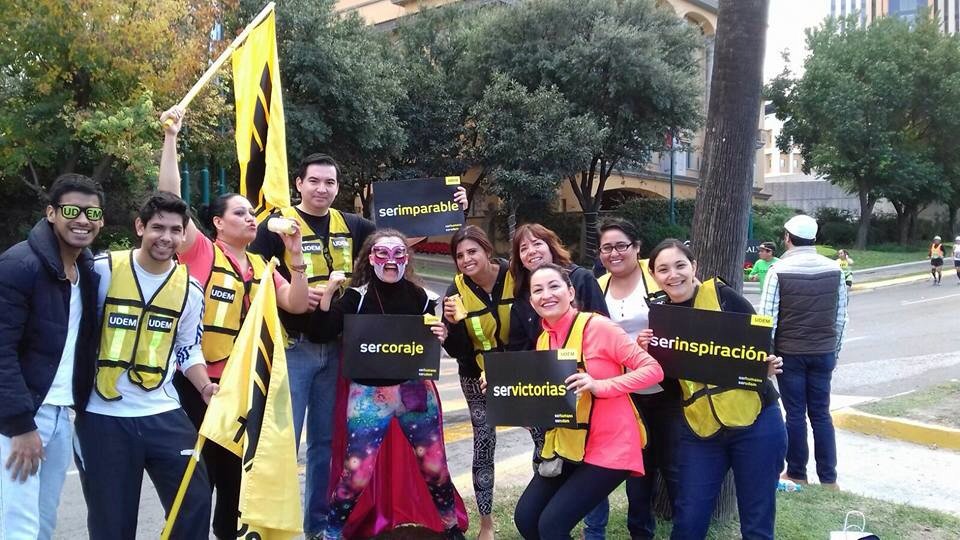 canaleslorraine's tweet photo. Compañía @udem presente en el Maratón Monterrey 2015 dando la buena vibra #SerHumano #sercompañia #DICU #MPM2015 https://t.co/CtwA1Oqpgu