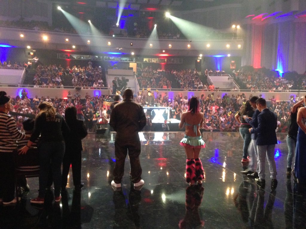 EcEstadio's tweet photo. No dejes de votar por tu participante favorito mensajeando al 2288. #FinalETT https://t.co/GnK8UknfWN
