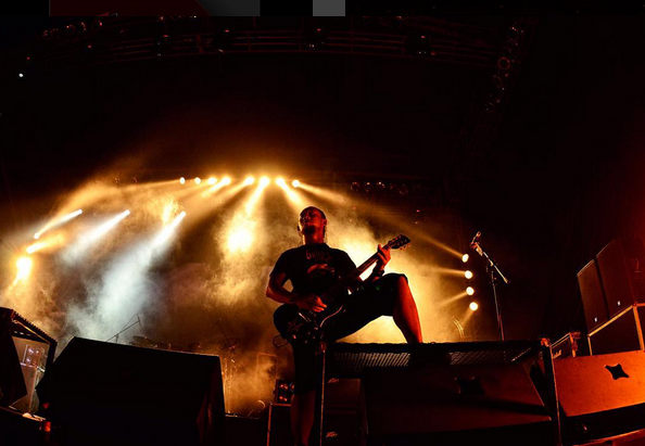 SuperMusic_ID's tweet photo. Mana yang pagi ini badan pegel-pegel abis seru-seruan bareng di #Hellshow2015 @burgerkill? \m/ https://t.co/4I0iWug3Qp