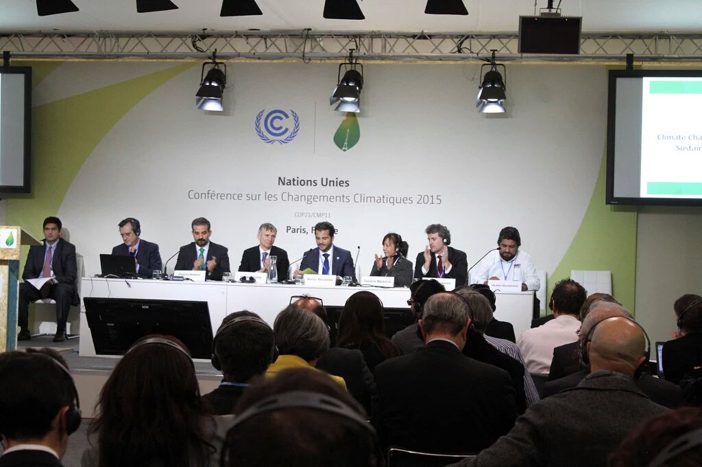 gobmx's tweet photo. México adopta el #AcuerdoDeParís, de manera comprometida y decidida  https://t.co/VtI2T0SYQd #COP21 https://t.co/eAa6KWgT7K