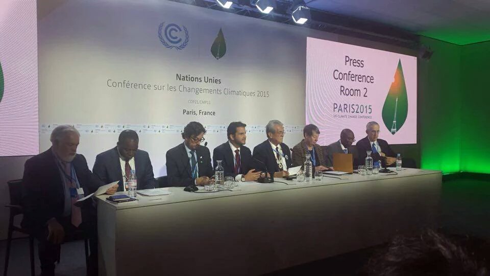 gobmx's tweet photo. México adopta el #AcuerdoDeParís, de manera comprometida y decidida  https://t.co/VtI2T0SYQd #COP21 https://t.co/eAa6KWgT7K