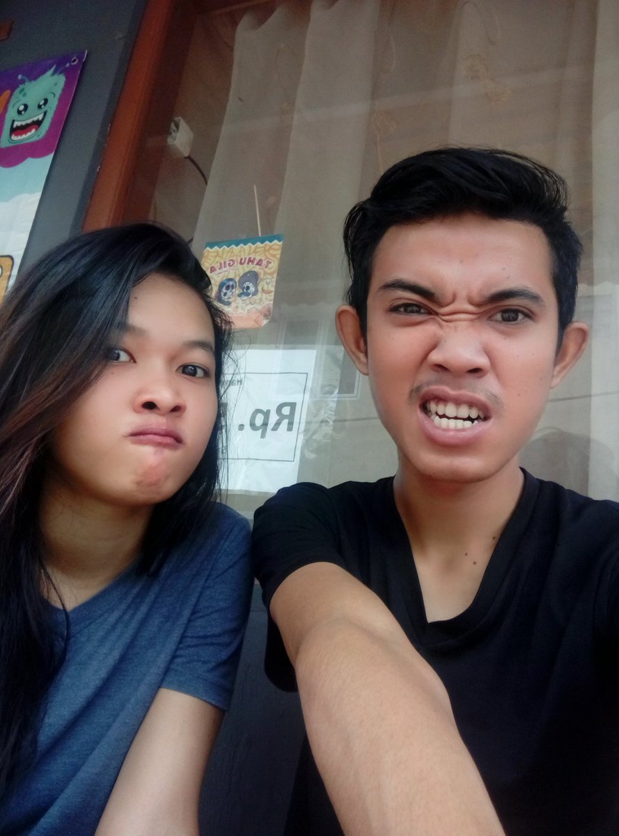 TharryHaw's tweet photo. Akuuu with mr,stupied💏 https://t.co/Ps5nWlJ2jK