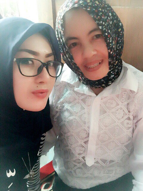 Hai <a href="/cepelovers/">CPlovers Surabaya</a> hari Senin Semangat ya. <a href="/CantikaPoetry/">Cantika Poetry (Cp)</a> ama mamah juga semangat. Request terus single CP ya