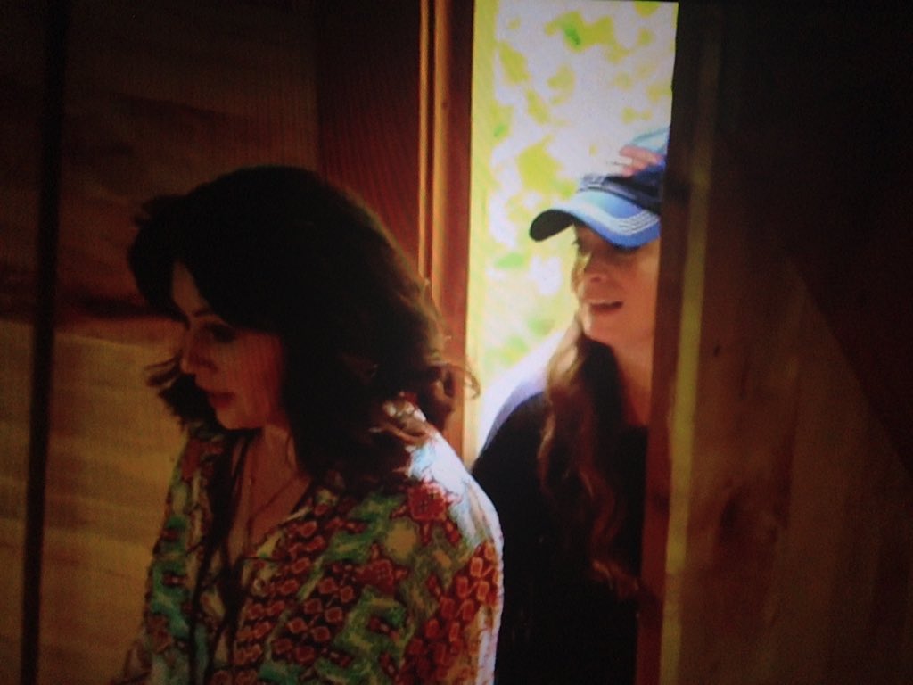 cassiemarsh26's tweet photo. Wish we could've seen this #offthemap the preview for it was hilarious #treehousebed #ohtheouttakes #needseason2 https://t.co/mz6a8Mx3v5