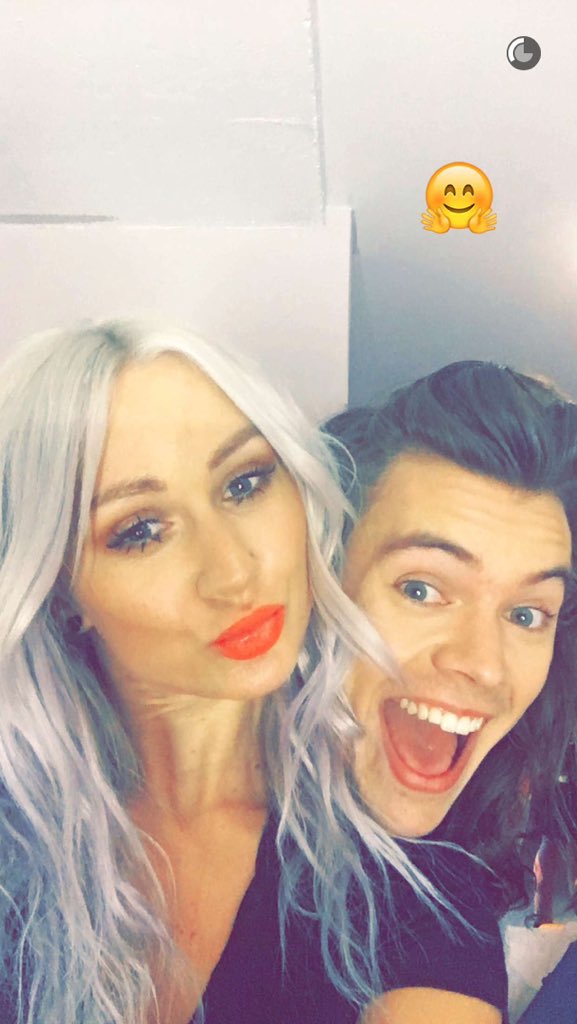 stylessomfg's tweet photo. BABY #ThankYou1D #ThisIsNotTheLastOfOneDirection https://t.co/E2DBMf4m9y