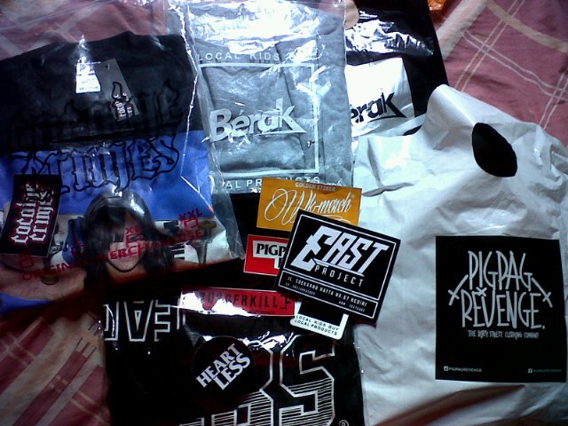 dedy_Epratama's tweet photo. Merch dari @BERAK9420 @PigPagClothing @SKYMOaparrel @INSIDESTORE1 at @ShowcaseEvent #DBLArena #SBY https://t.co/1zFx3Z1Ffp