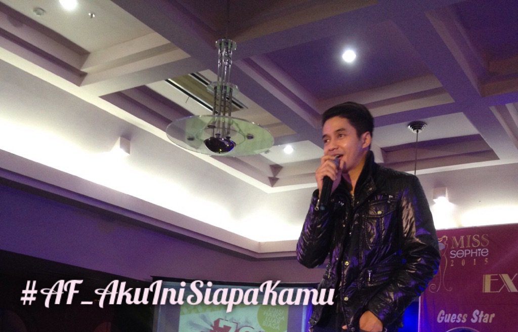 _AFFINDONESIA's tweet photo. Pagi Adlycious... Dapet semangat dari @AdlyFayruz Terus request lagu #AF_AkuIniSiapaKamu di radio2 yaaa :) https://t.co/evPvKO6Tqn