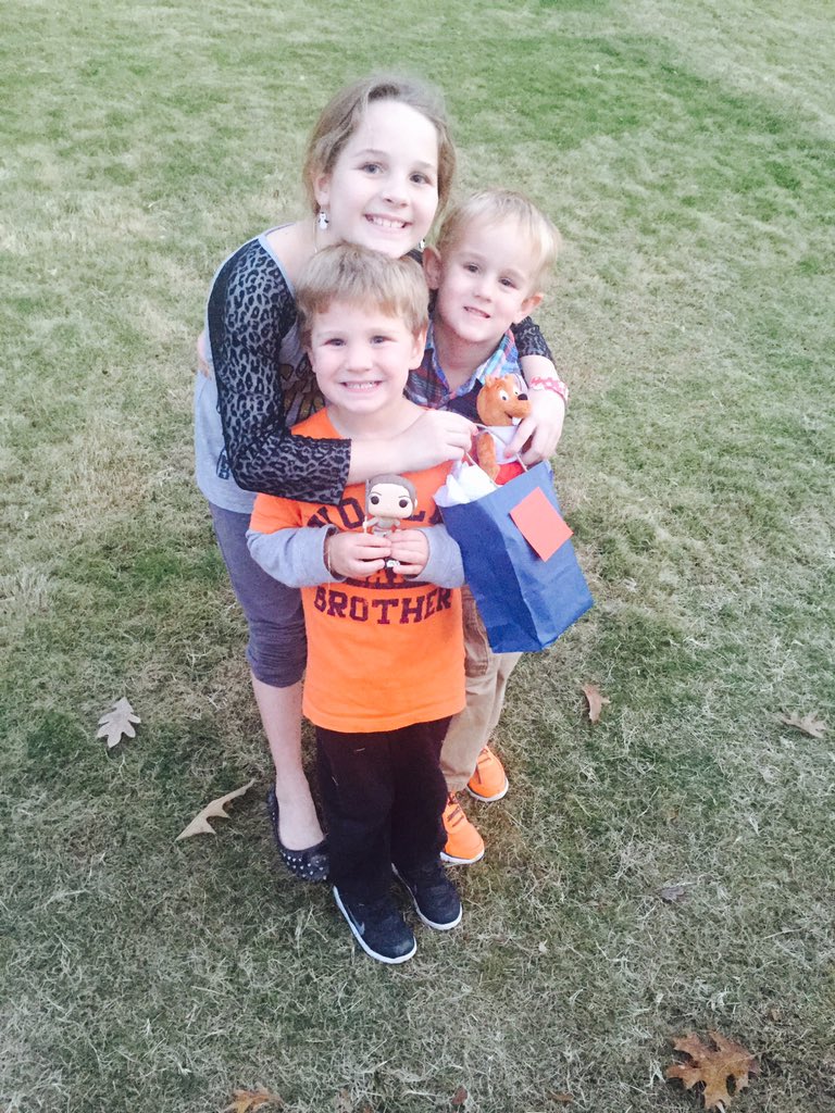 lanierislands's tweet photo. These little ones found our Rey bobblehead! Congrats to our winners. There are still some hidden! Good luck! #WA2015 https://t.co/31z6kXpqDy