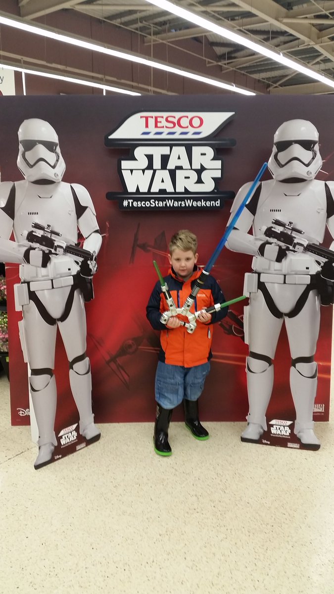 celders23's tweet photo. #tescostarwarsweekend @davidmills54 @tesco_2770 @Tesco my nephew luke loved it #newchristmaspresent https://t.co/a27e3MwU89