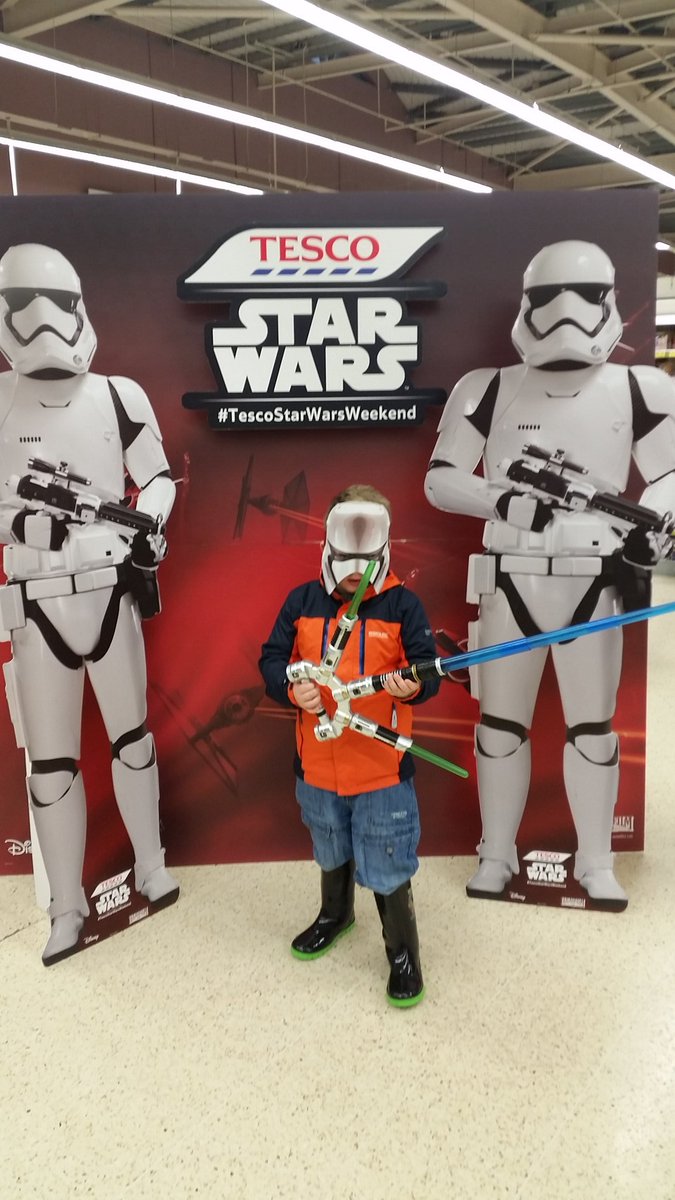 celders23's tweet photo. #tescostarwarsweekend @davidmills54 @tesco_2770 @Tesco my nephew luke loved it #newchristmaspresent https://t.co/a27e3MwU89