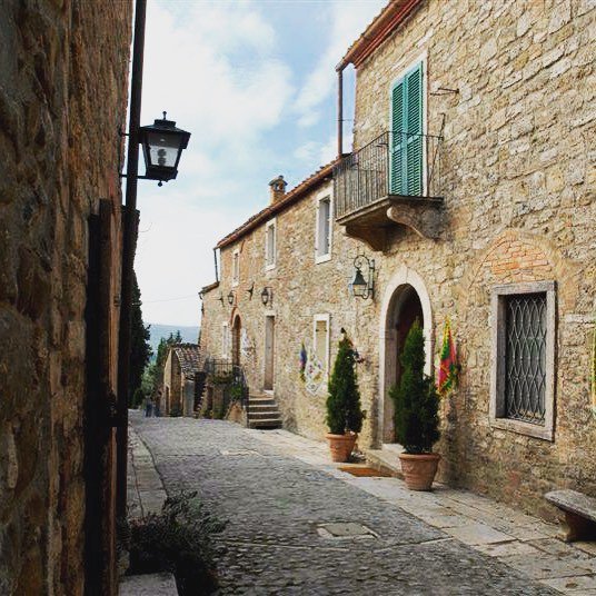 WeTuscany's tweet photo. O #wanderlust desse começo de semana é a Toscana, na Itália. A foto foi enviada pelo charmoso #hotel @laticastelli,… https://t.co/NVkZEtPY7G