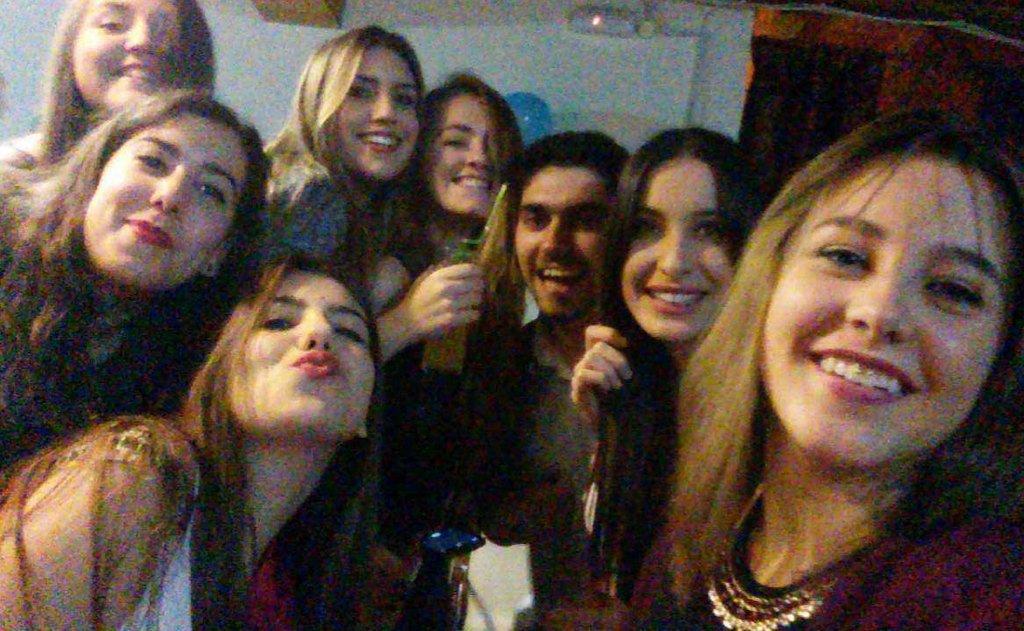 PauHache's tweet photo. Me faltáis vosotros @Ramirez_Raul4 @MiriVasHappenin @GnSilvia @carlxsmayx @Coconut268 https://t.co/XJ0lzm9cek