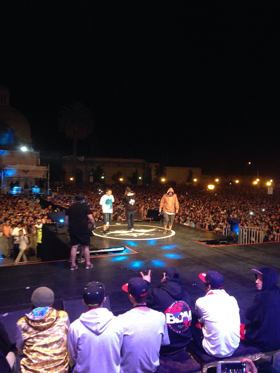 redbullbatalla's tweet photo. En minutos tendremos un nuevo campeón: ¡la batalla final AHORA en https://t.co/np3O7UN2T3! 
#BatallaDeLosGallos https://t.co/ZtlObgOzAC