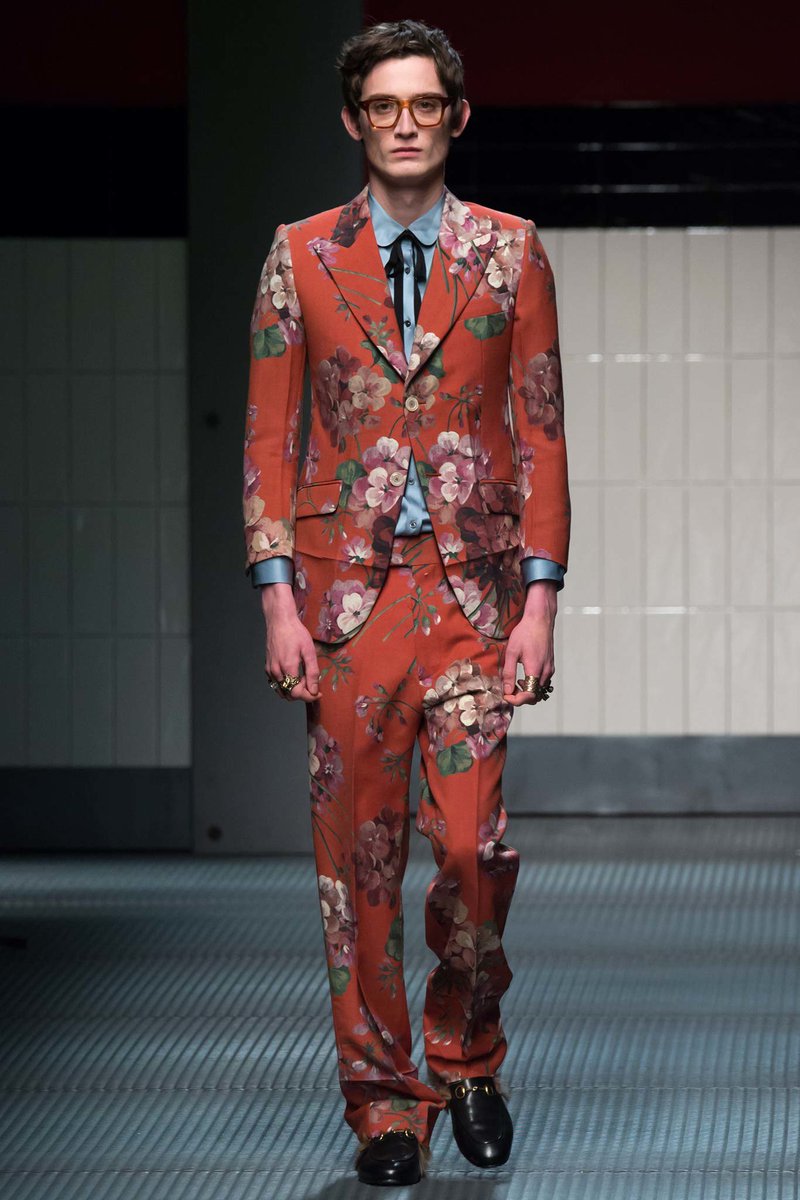 Harry Styles: Harry Styles of #OneDirection wore a #Gucci Fall 2015 Blooms suit w