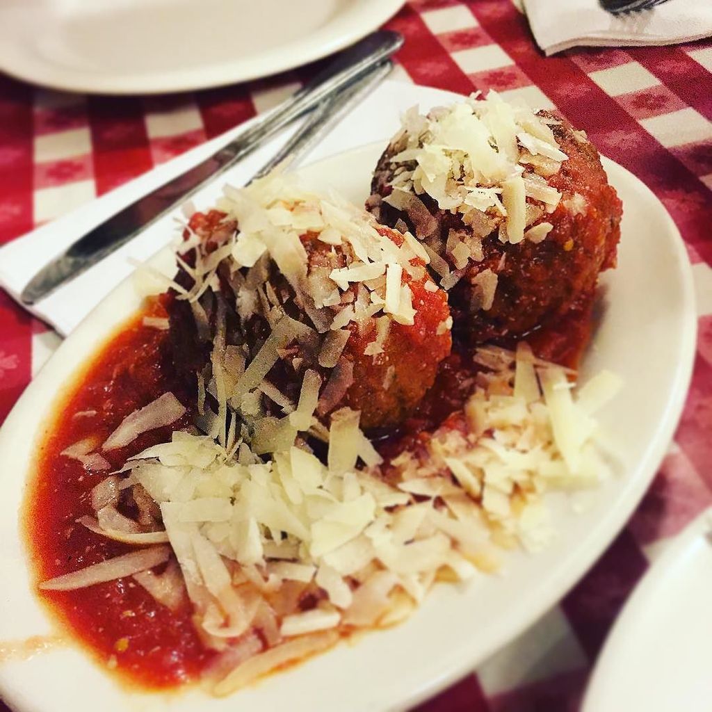 SMmamashack's tweet photo. A girl can never eat too many meatballs #shackfamilyvacation #nyc #nycfood #nyceats #meatb… https://t.co/uOt0LMrWXc https://t.co/me6wsu7fN9