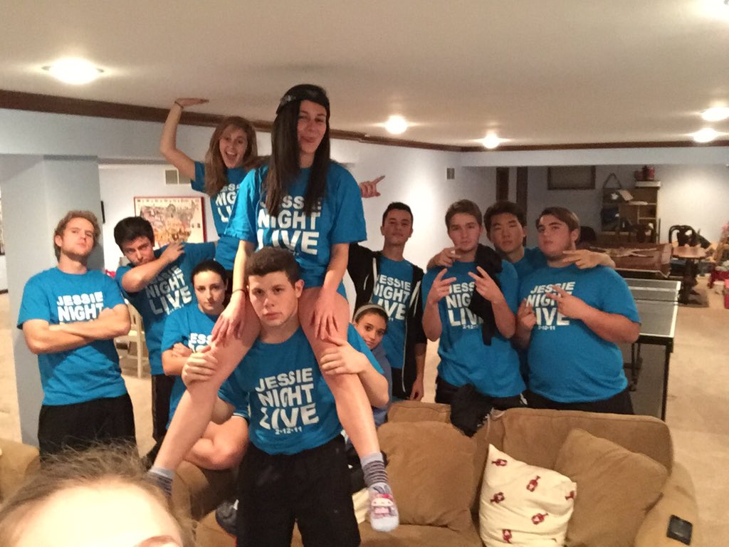 BigBallzFC's tweet photo. LIVE FROM KATIE H'S HOUSE!!!!!! ITS SUNDAY NIGHT!!!!!! https://t.co/Cbvx61Ed2W