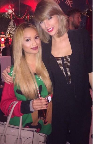 TSwiftNZ's tweet photo. Taylor and a fan at the party tonight 🎉 https://t.co/oQlLItVmoy