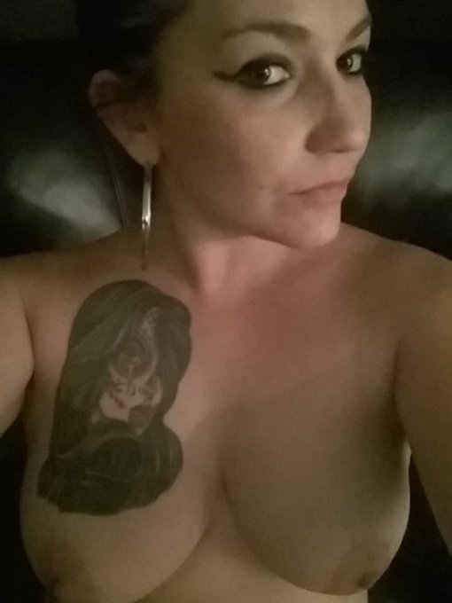 Finishing up my photoshoot ;) https://t.co/9sZbKm4cL0