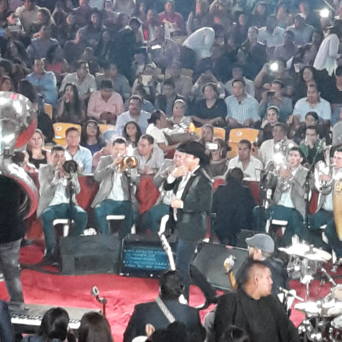 FeriaChiapasAC's tweet photo. Julion Alvarez en el Palenque de Gallos de la Feria Chiapas 2015. La Feria Que Nos Une. https://t.co/w4eP2HyAIi